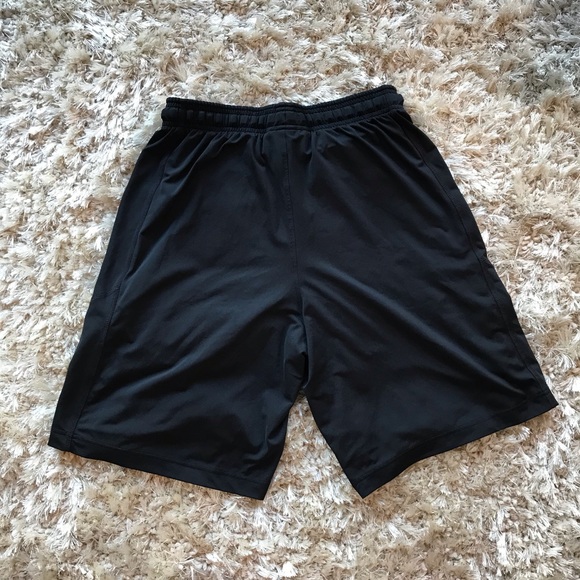 Under Armour Men’s 10” Raid Shorts in Black - Picture 3 of 4